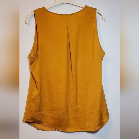 Small Banana Republic Mustard V-neck Sleeveless Top Pleats Loose Fit - Picture 2 of 6